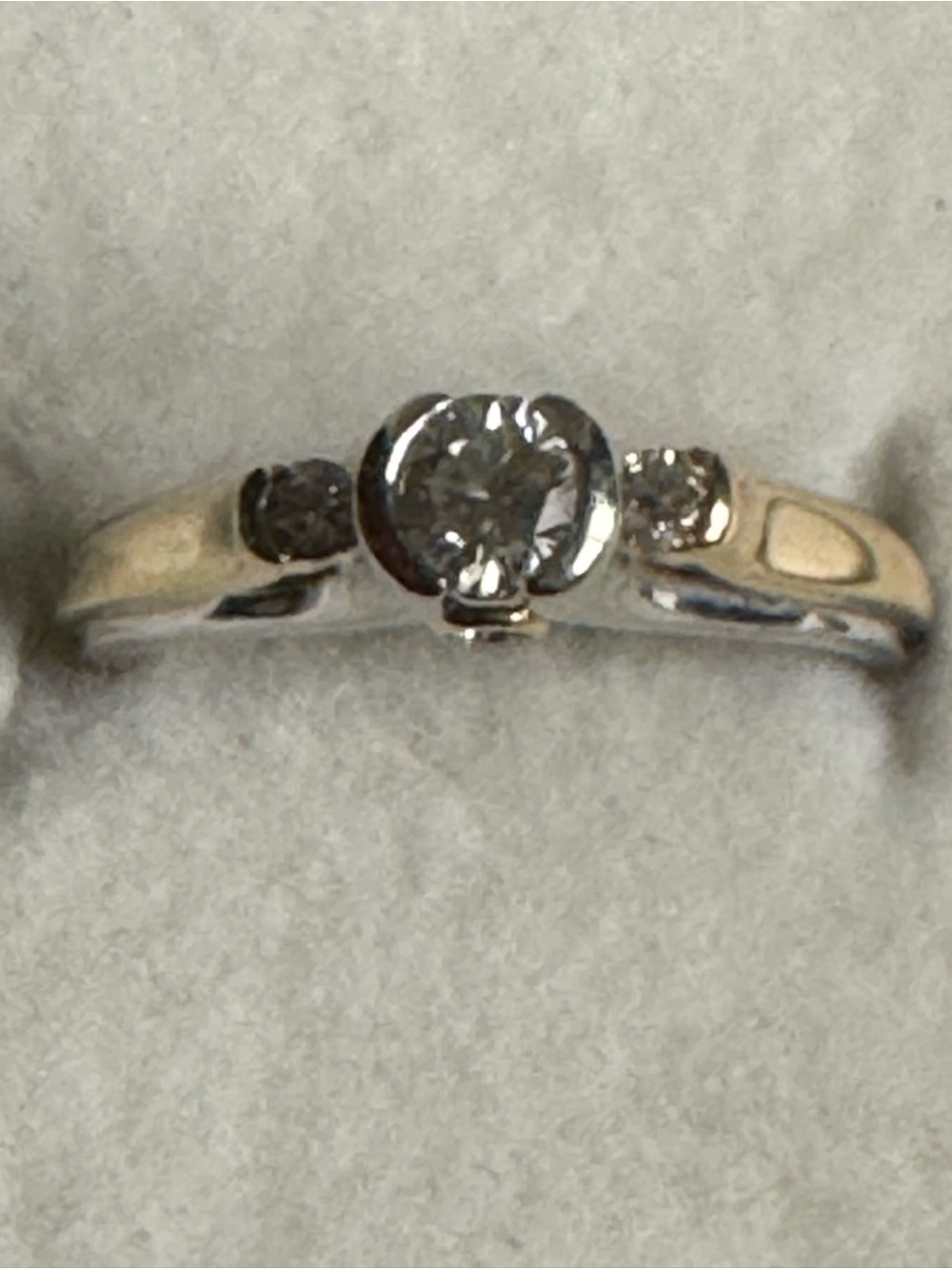 Vintage Diamond Accent Solitaire Ring - 14k white and yellow gold 4.01 grams